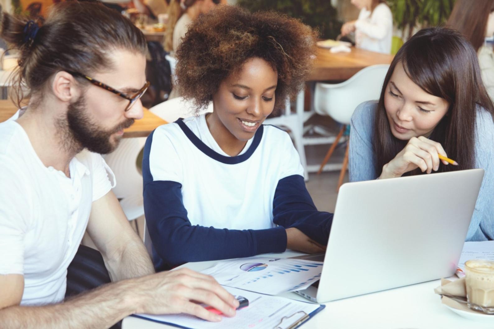 Environnement de formation moderne avec outils financiers avancés